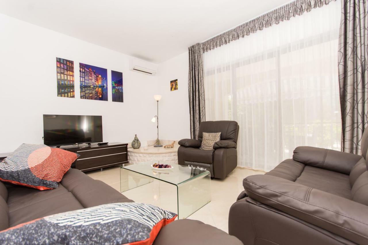 Holiday Home Ruzmarin Трогир Экстерьер фото