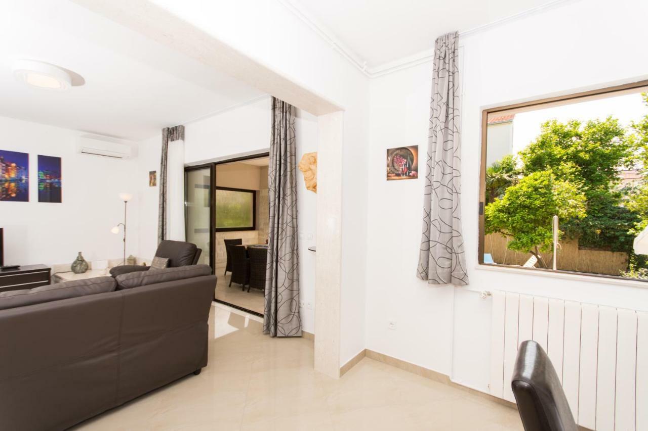 Holiday Home Ruzmarin Трогир Экстерьер фото