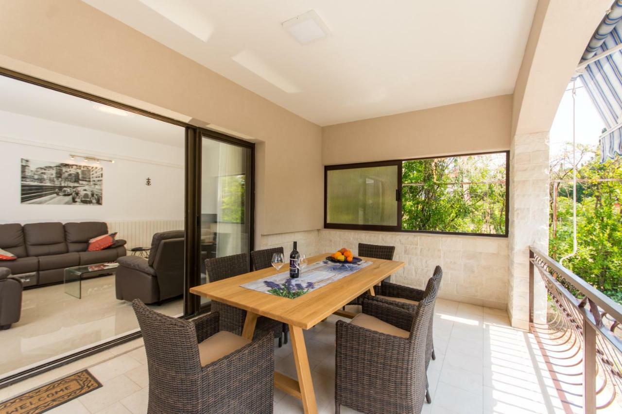 Holiday Home Ruzmarin Трогир Экстерьер фото