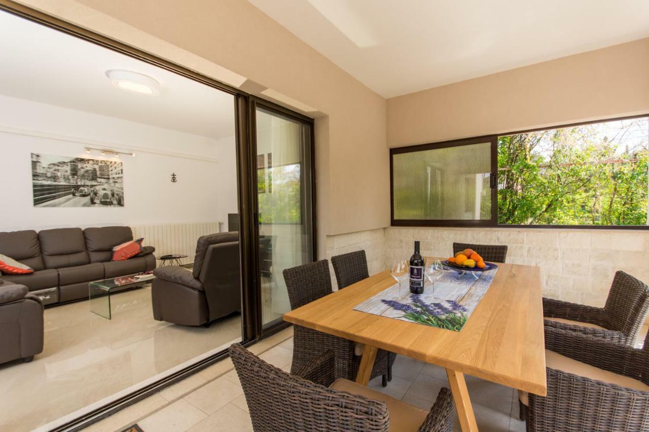 Holiday Home Ruzmarin Трогир Экстерьер фото