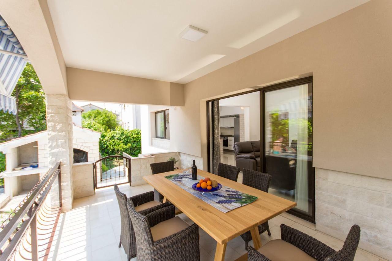 Holiday Home Ruzmarin Трогир Экстерьер фото