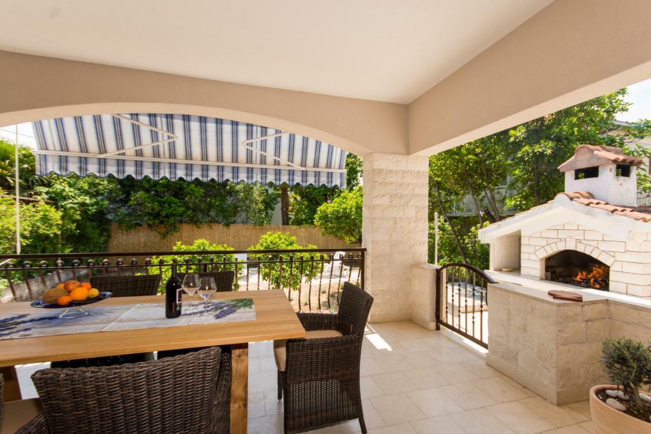 Holiday Home Ruzmarin Трогир Экстерьер фото