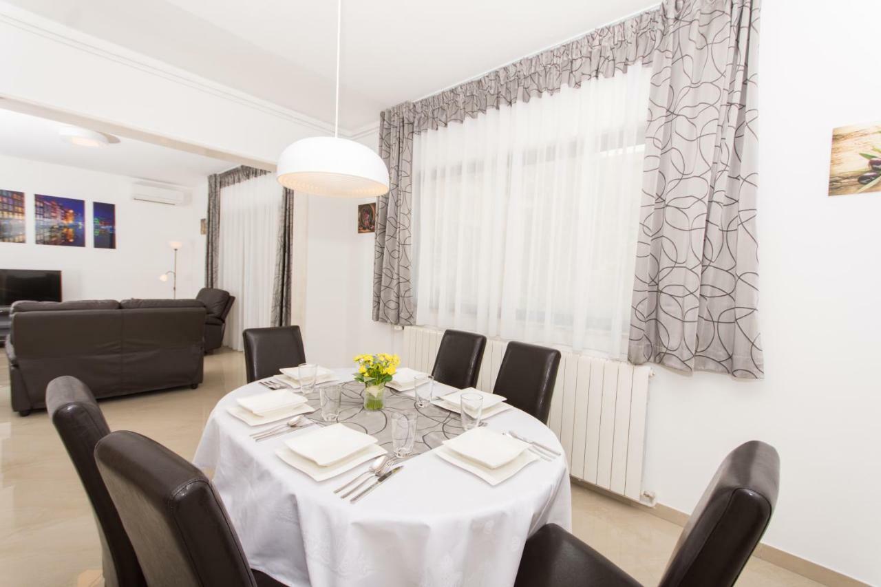 Holiday Home Ruzmarin Трогир Экстерьер фото