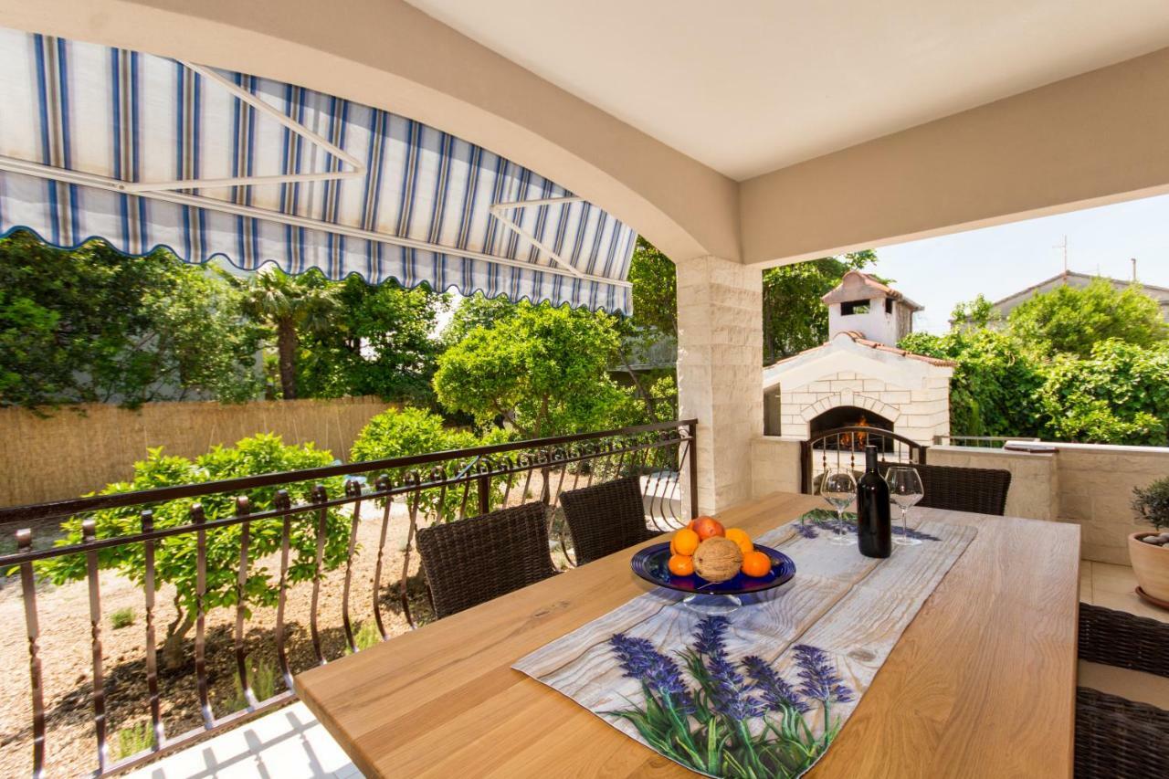 Holiday Home Ruzmarin Трогир Экстерьер фото